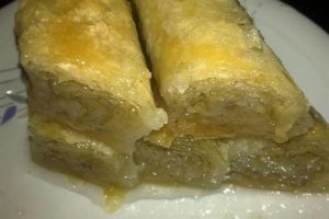 ROLANA BAKLAVA: Slastica bogatog okusa - sočna, slatka, puna oraha...
