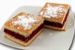 Lijena pita od višanja