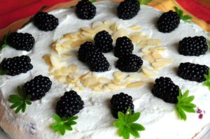 TORTA OD KUPINA: Lagana, ukusna i jednostavna, pravi ljetni desert