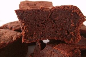 NEPEČENE KAKAO KOCKE: Jednostavan desert, gotov za samo pet minuta!