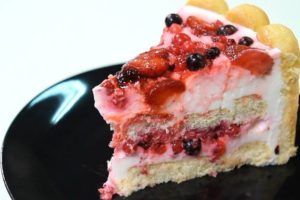 Voćna torta s piškotama
