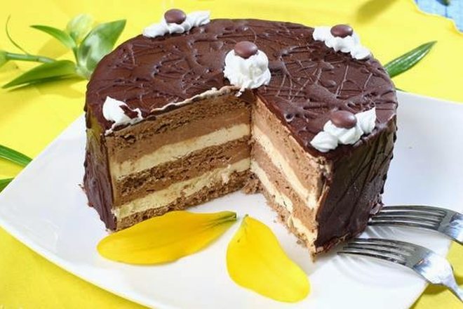 BOEM TORTA: Čokoladna torta s čarobnim okusom prženih lješnjaka