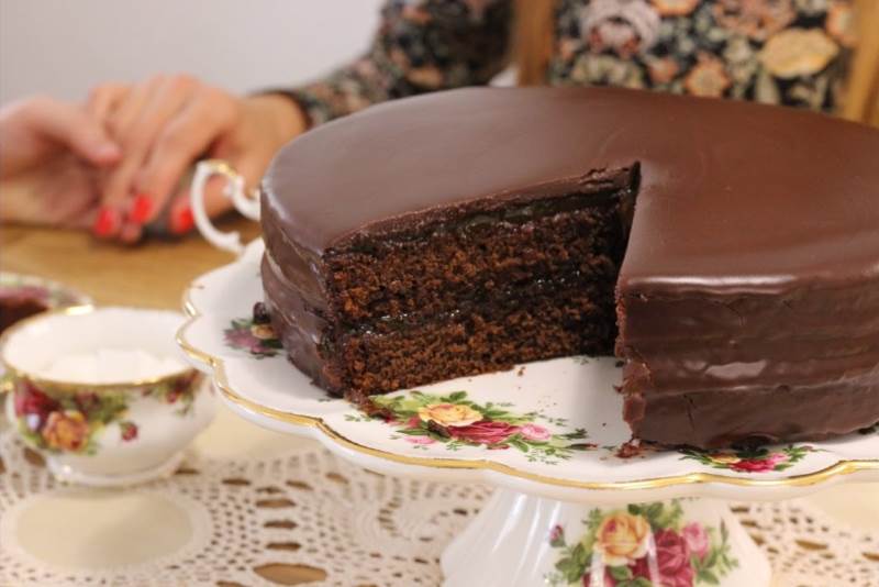 Čokoladna torta koja podsjeća na Zaher (Sacher)