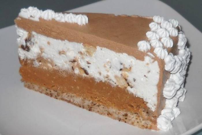 HOUSEWIFE CAKE: Oduševit će vas ova kremasta torta!