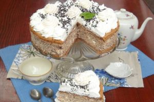 Torta s puslicama i bademima