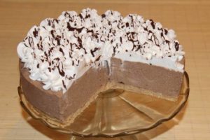 NEPEČENA ČOKOLADNA TORTA: Nevjerovatno lijepa i ukusna, oduševit ćete se! [VIDEO]
