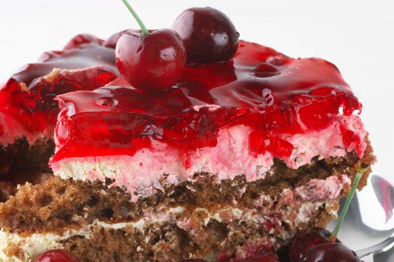 RASKOŠNA TORTA S TREŠNJAMA: Osladite se finom, osvježavajućim voćnim desertom