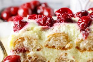 Brza torta s piskotama i višnjama