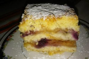Sipana pita sa jabukama i borovnicama