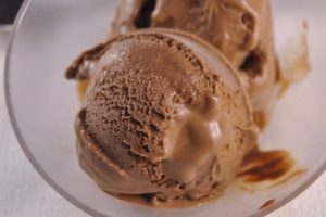 SLADOLED OD ČOKOLADE: Savršen ledeni desert, recept koji morate isprobati!