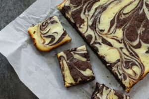 KAD POŽELITE NEŠTO JAKO FINO: Sočne kocke sa sirom i čokoladom