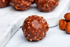 DOMAĆI FERRERO ROCHER: Zaista savršene kuglice od čokolade i lješnjaka