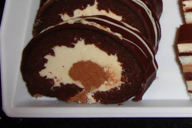PAUNOVO OKO: Izdašan i kremast kolač sa sočnim čokoladnim omotačem