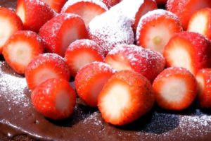 Čokoladna torta s jagodama / Crna torta s jagodama