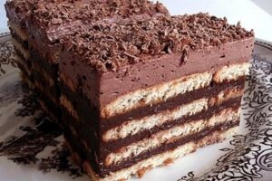 ČOKOLADNA KEKS TORTA: Brzo i bez pečenja, nenadmašnog okusa