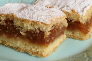 Bakin kolač od jabuka