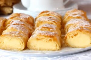 VIDEO RECEPT: Vanil krem štrudla - odličan recept od gotovih kora