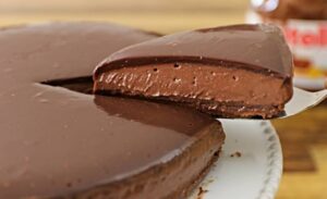 CHEESECAKE S NUTELLOM: Savršena torta od sira za koju vam ne treba pećnica
