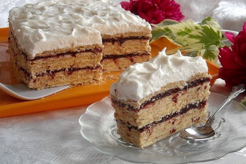 SUPER BRZA: Keks torta sa višnjama i vanil kremom