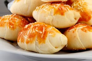 PIZZA KIFLICE: Mekano i ukusno pecivo sa okusom svima omiljenog jela