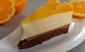 ORANGE CAKE: Osvježavajuća torta od naranče sa krem sirom, vanilijom i čokoladom [VIDEO]