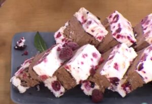 SLADOLED TORTA S MALINAMA: Savršen izbor za vrele ljetne dane [VIDEO]