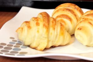 KIFLICE SA MARGARINOM: Mekane, lisnate, ukusne... Savršen recept! [VIDEO]