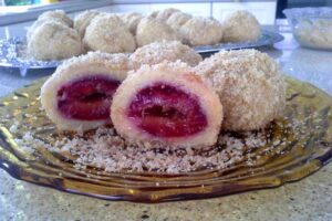 KNEDLE SA ŠLJIVAMA: Recept koji će vas oduševiti, morate ga isprobati! [VIDEO]