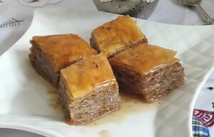 STARINSKA BAKLAVA: Kraljica kolača, priprema se za praznike i posebne prilike